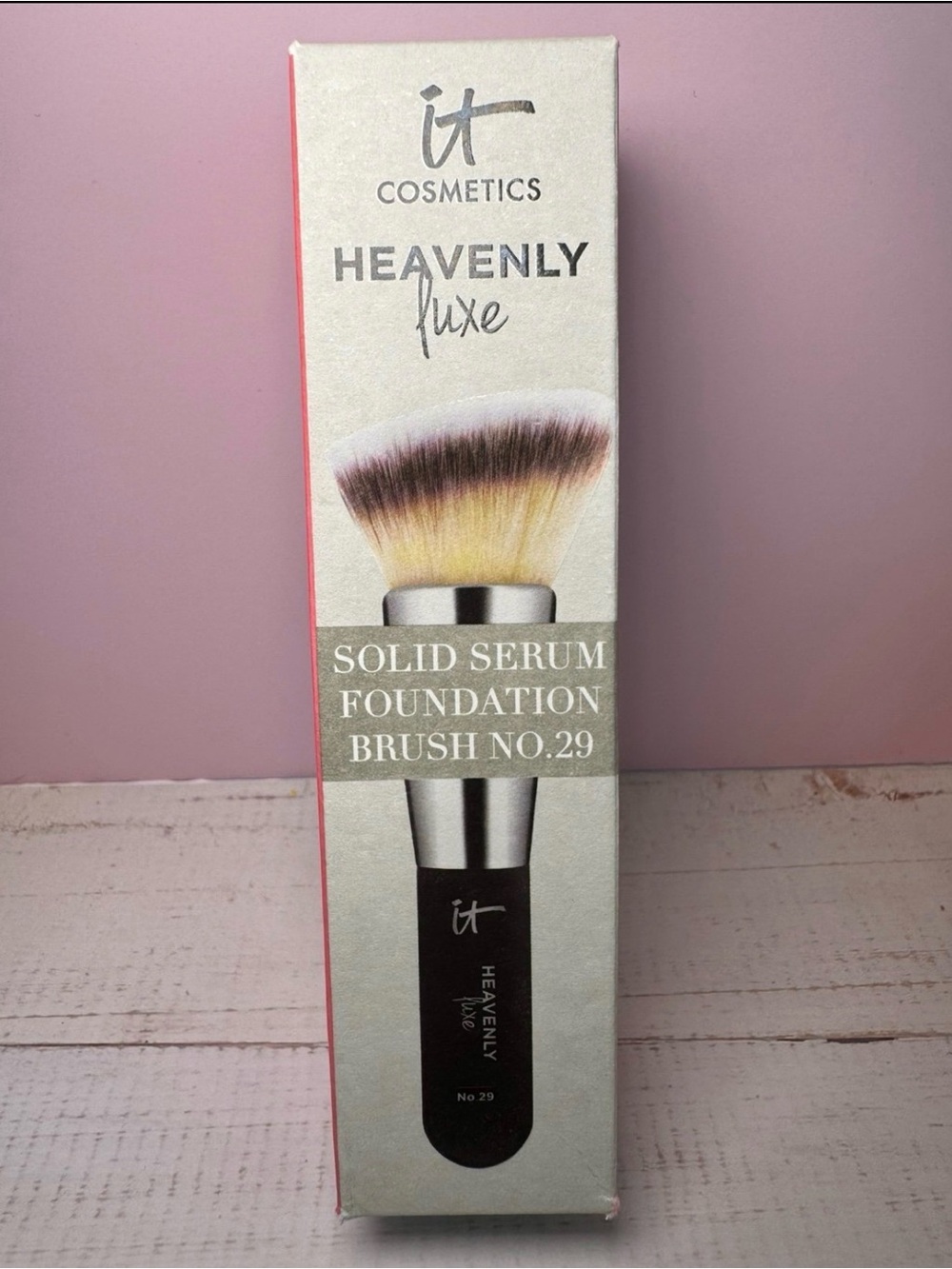 it cosmetics heavenly luxe solid serum foundation brush no. 29
